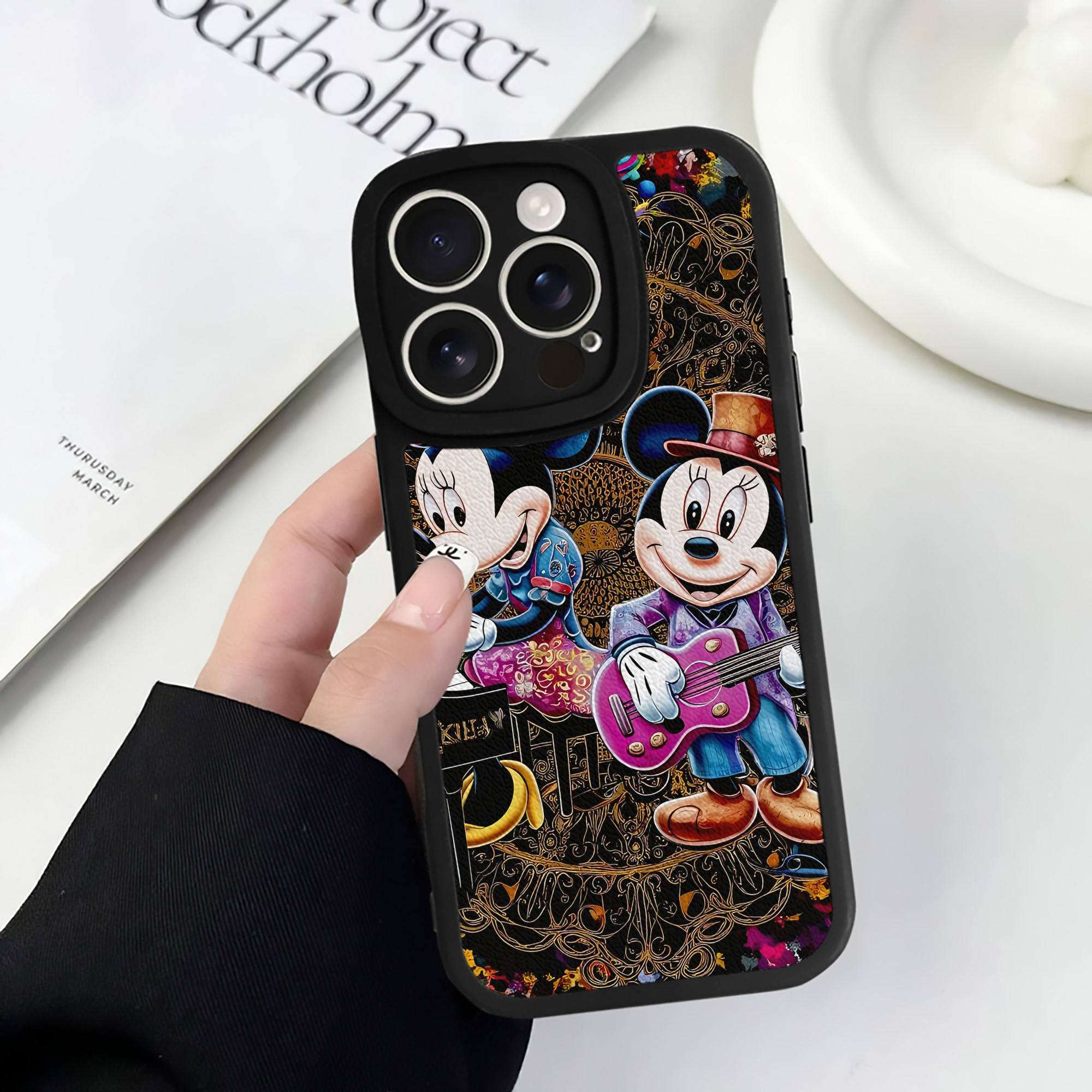 （画像用） ミッキーマウス Mickey Mouse 【iPhone 16シリーズ対応】シリコンスマホケース（レザー調） 材質：シリコン